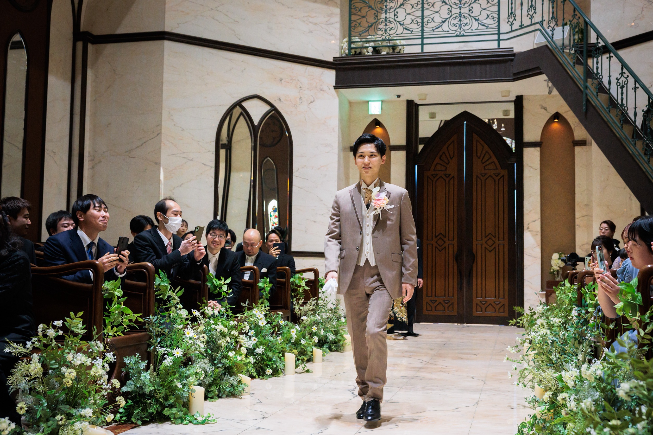 挙式　新郎入場