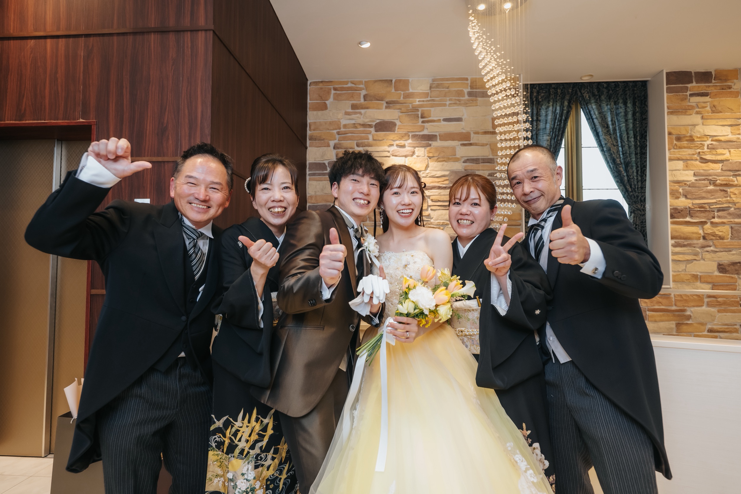 新郎新婦様おふたりとご両親の写真