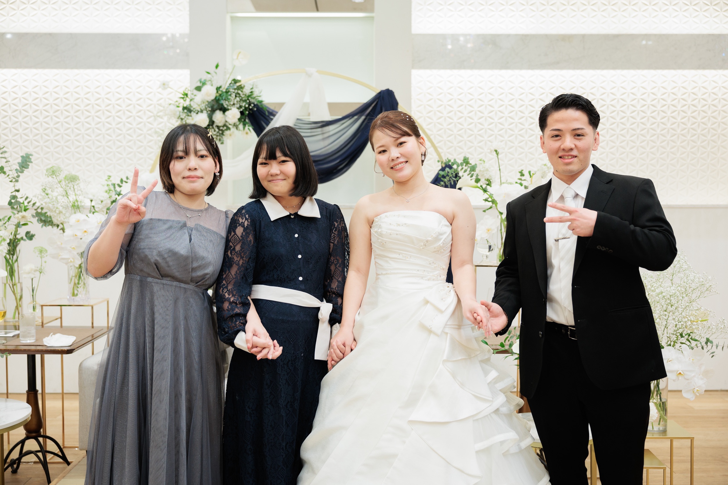 披露宴中ゲストとの写真