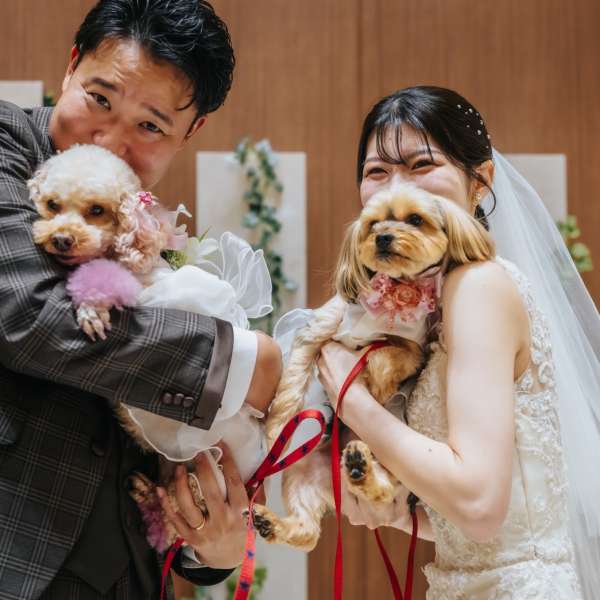 新郎新婦様おふたりとペットの写真