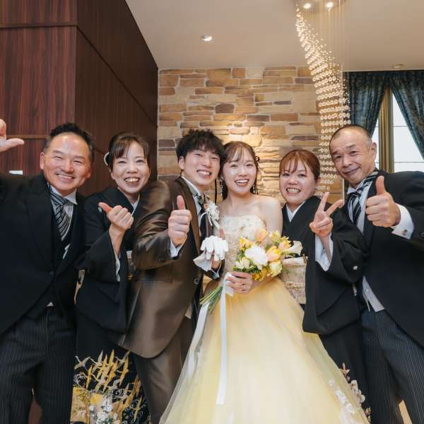 新郎新婦様おふたりとご両親の写真